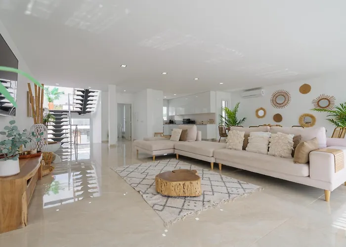 With Ocean View لورينها