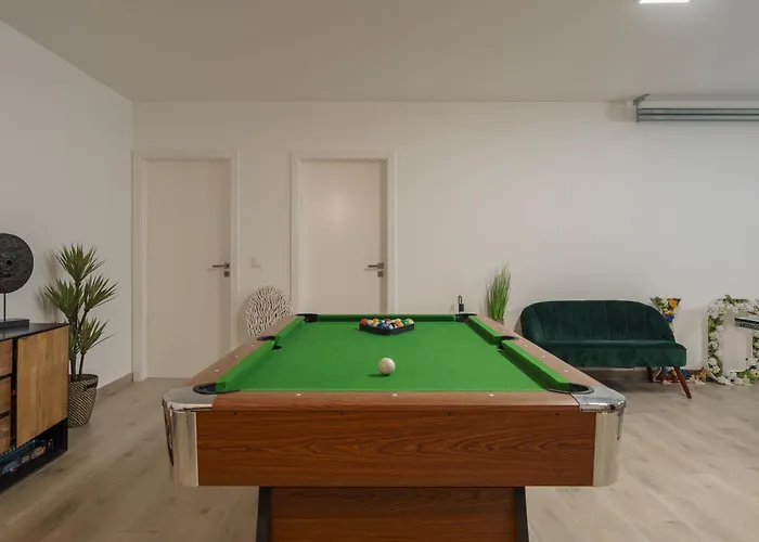 With Ocean View فيلة *