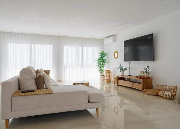 With Ocean View فيلة لورينها