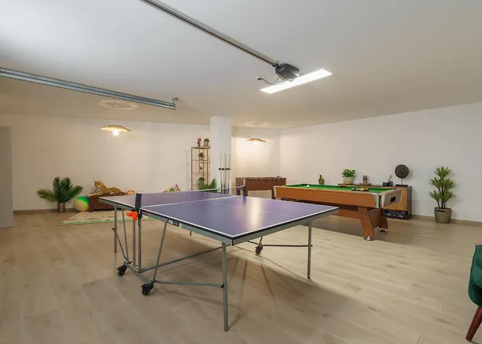 With Ocean View لورينها