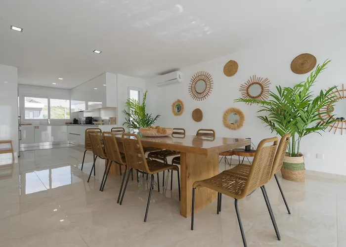 فيلة With Ocean View