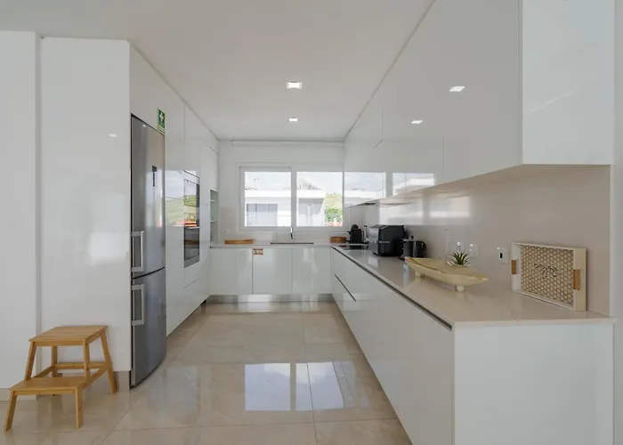 With Ocean View فيلة *